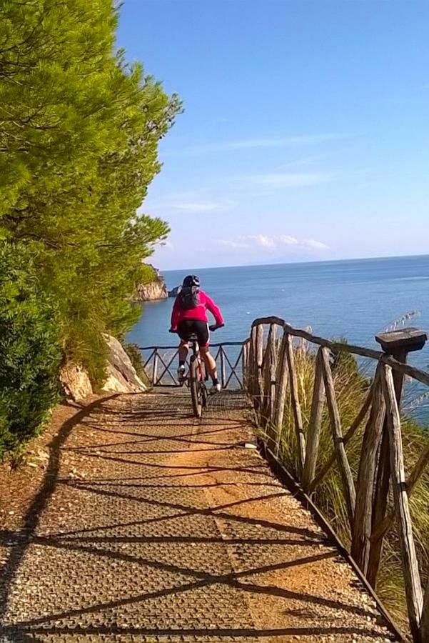 Minturnae Hotel Scauri  Bagian luar foto